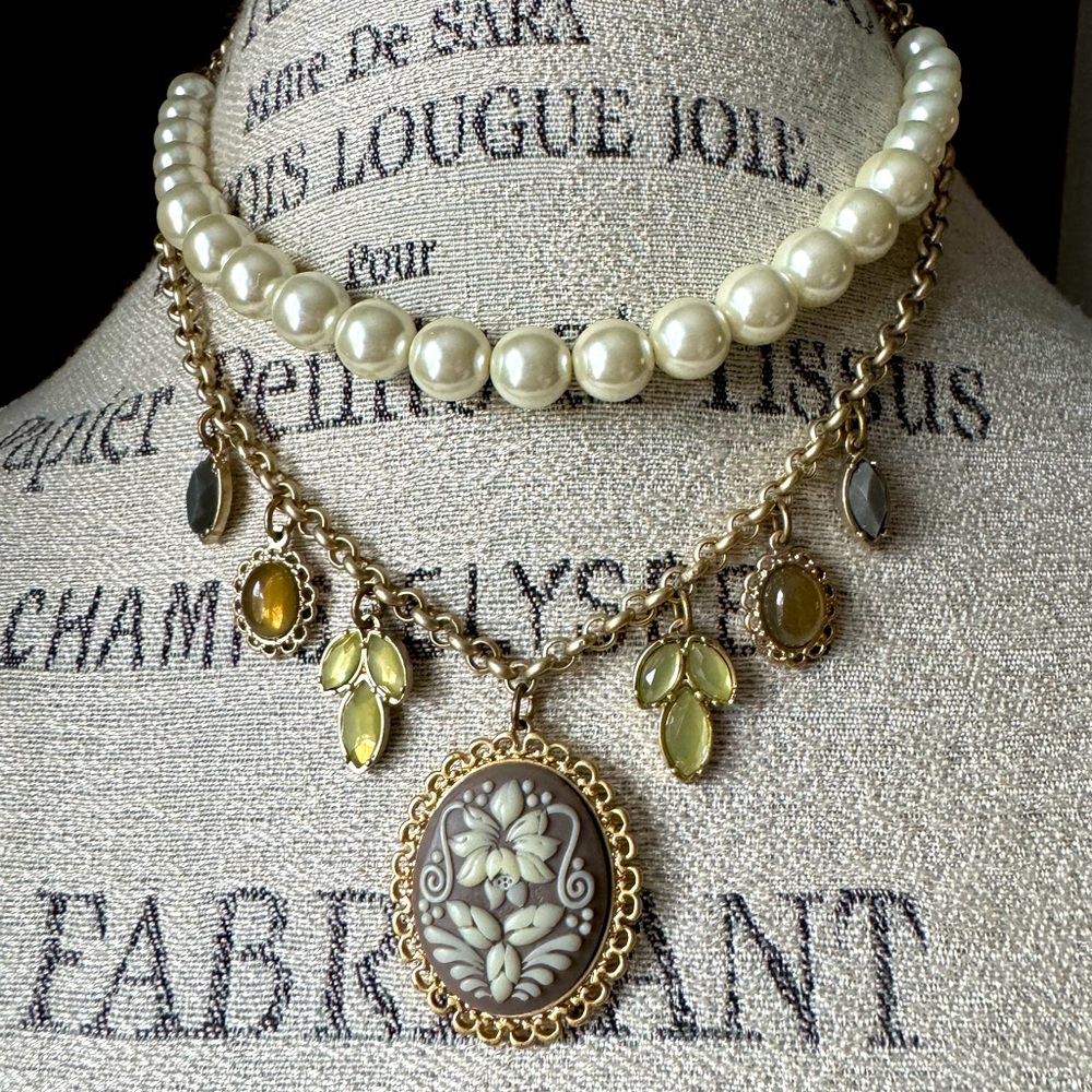 NWT Lia Sophia Southern Belle Gold Pearl and Floral Garden Cameo Necklace
